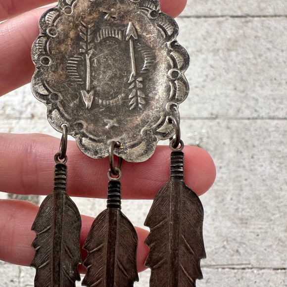 Vintage Concho Feather Native Southwestern Boho Sweater Clip And Earrings Set - Picture 8 of 9
